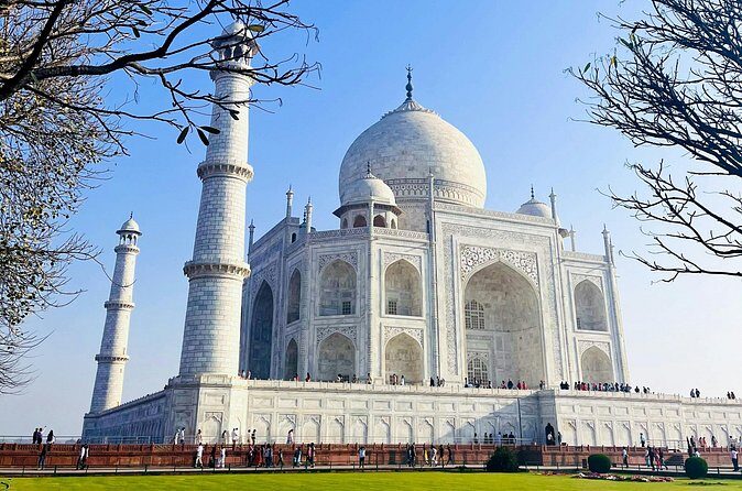 2-Day Private Tour to The Taj Mahal and Agra from Jaipur - What to expect from the driver and guide (and how to work with them)