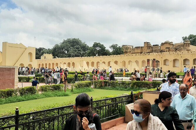 2 Days Private tour of Jaipur with Amber Fort and City Palace - Driver and guide standards you should look for