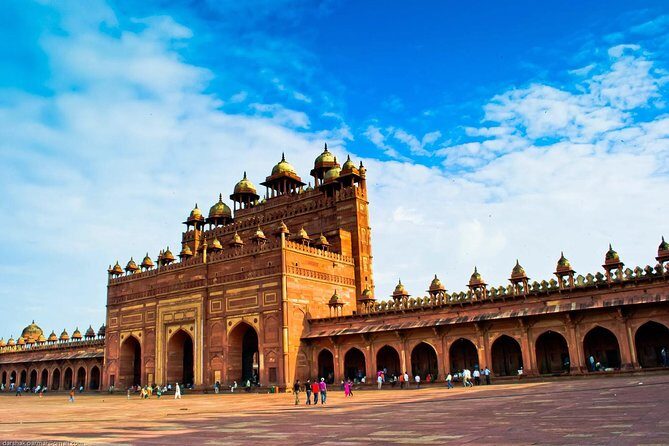Abhaneri & Fatehpur Sikri Tour From Jaipur with Agra Drop - Stop 1: Chand Baori stepwell in Abhaneri (the “15 minutes” that can still impress)