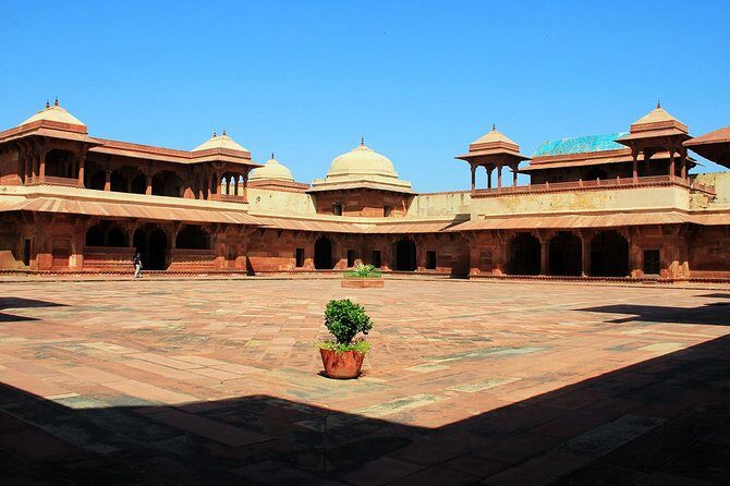 Affordable transfer from Jaipur to Agra via Fatehpur Sikri - The Fatehpur Sikri stop: what you can actually see in 4 hours