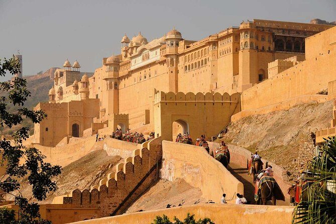 All Inclusive Private Jaipur City Tour with 5-star Lunch & Guide - Stop 1: Amber Fort (Amer) and the “how did they build this?” factor