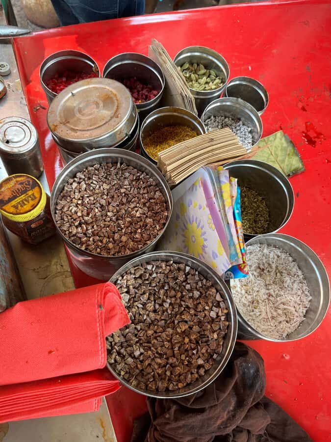 Best Food Tour in Jaipur - A Walk Through Tripolia Lanes: What You’ll Notice Along the Way