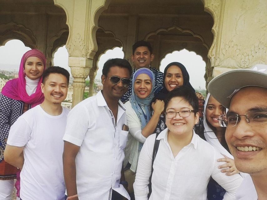 Book Govt. Approved Tour Guide for Jaipur City Tour - Lunch and Bazaar Time in the Pink City