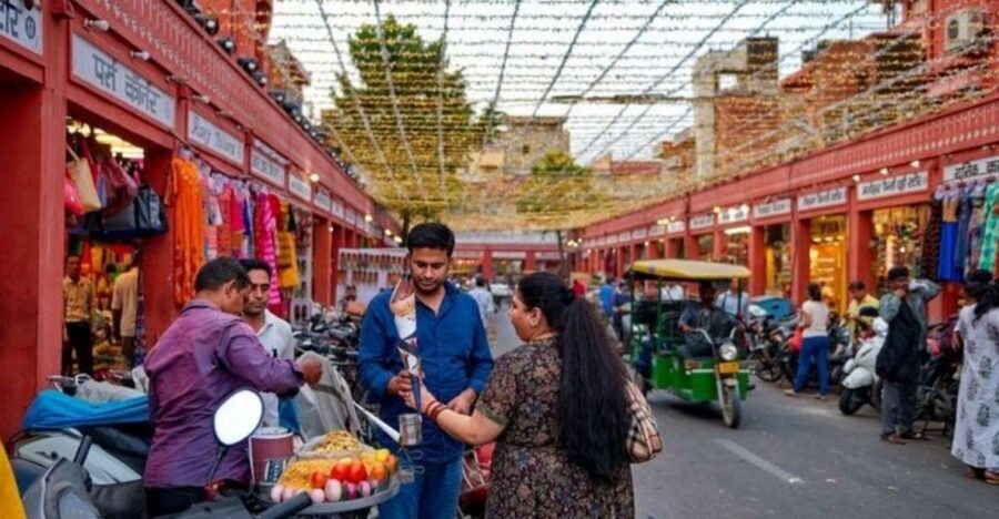 Culture walking and food tour with guide in Jaipur. - Markets and shopping help: browse the local scene without pressure