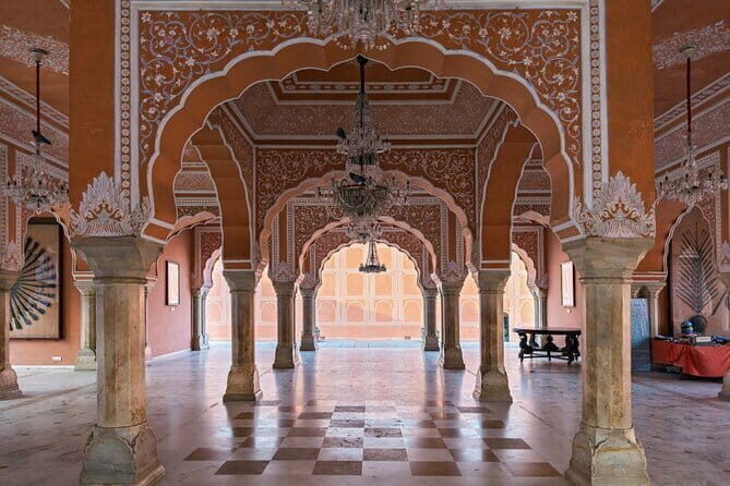 Delhi to Jaipur Pink City Tour with Government Approved Guide - Jal Mahal at Man Sagar Lake: the quick photo stop that sets the mood