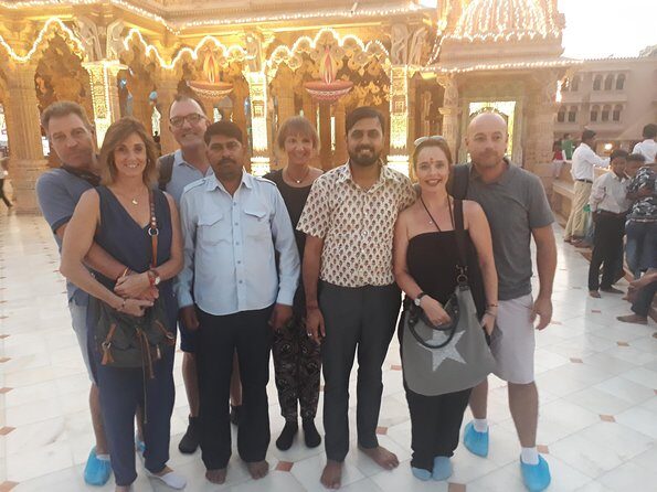 Exclusive 1-day Jaipur tour with High End SUV - Hotel Pickup and an Air-Conditioned SUV That Keeps the Day on Track