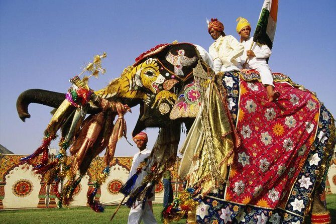 Exclusive 1-day Jaipur tour with High End SUV - City Palace Jaipur: A Royal Start With Mubarak Mahal and Museum Rooms