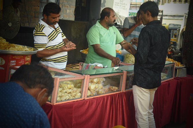 Feast on the Streets: Best Jaipur Food Tour - Stop 1: Hawa Mahal (Palace of Wind) before you go full street mode