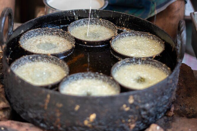 Food Walking Tour in Jaipur - Stop 1 at Golcha Cinema: Samosas, Chai, Namkeen, and a Temple Pause
