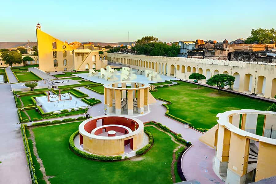 From Delhi: Jaipur Sightseeing Day Tour with Hotel Pickup - City Palace: the mix of Mughal and Rajput design you can actually see
