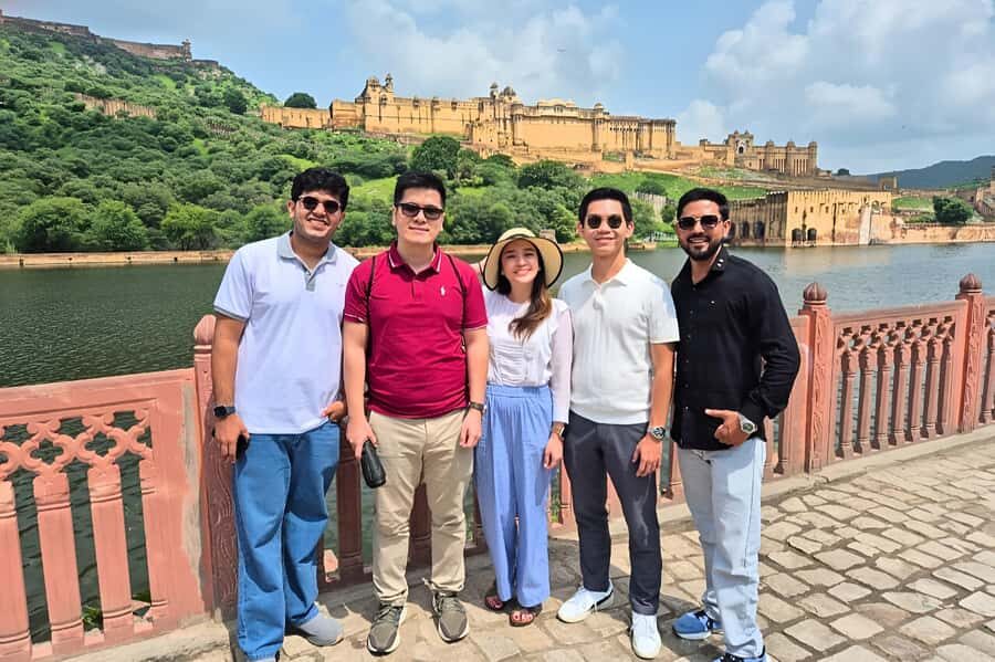 From Delhi: Jaipur Sightseeing Day Tour with Hotel Pickup - Hawa Mahal: 950 windows and the royal logic behind the facade