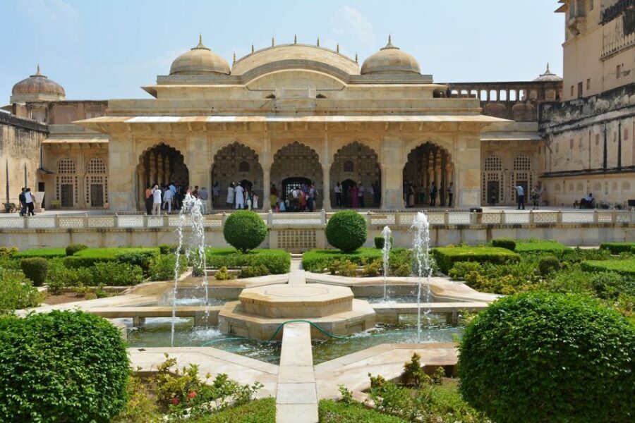 From Delhi: Private Jaipur & Amber Fort Guided Tour by Car - A full-day Jaipur run from Delhi in your own car