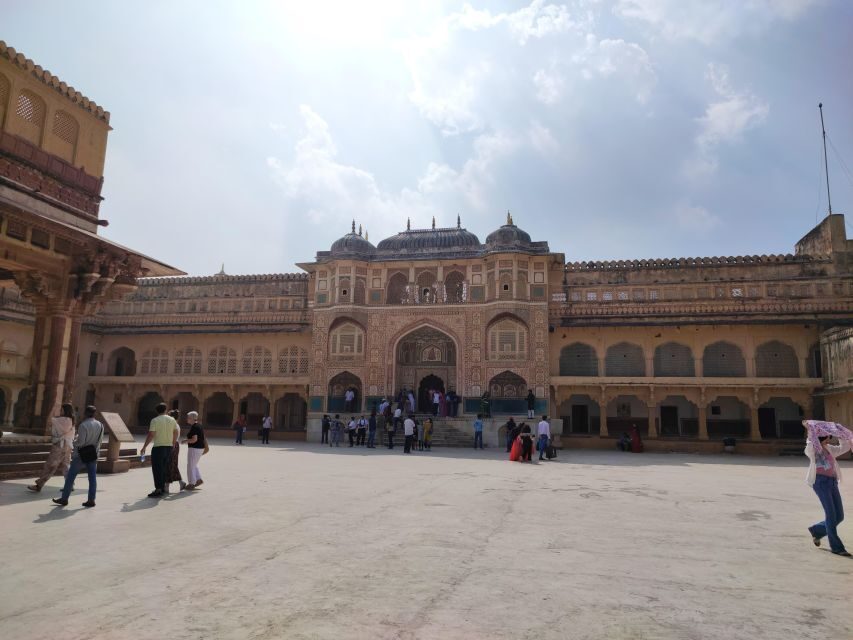 From Delhi: Private Jaipur & Amber Fort Guided Tour by Car - City Palace: royal residence views plus a real shopping window