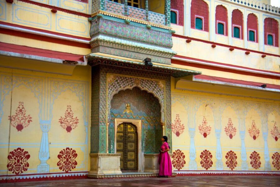From Delhi: Private Jaipur & Amber Fort Guided Tour by Car - Hawa Mahal at the end of the loop: 900+ latticed windows