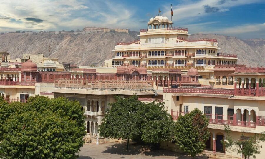 From Jaipur: Private Amber Fort, Jal Mahal and More Car Tour - Hawa Mahal: the facade that turns architecture into a puzzle