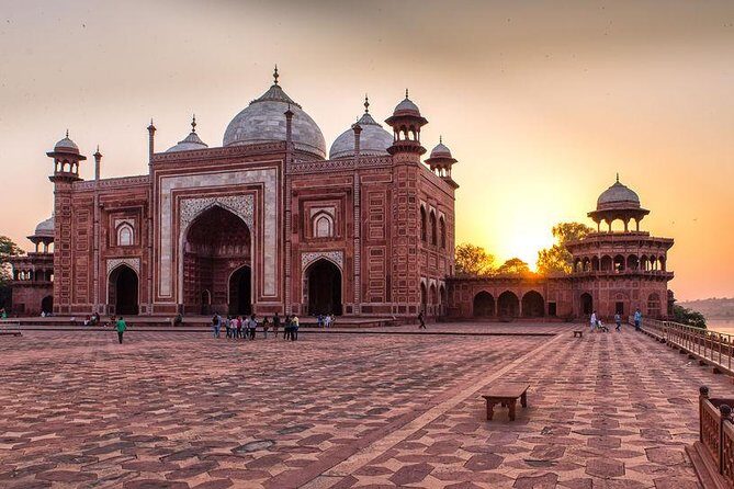 From Jaipur Private Taj Mahal & Agra Fort Day tour with Transfers - The live guide matters more than you think