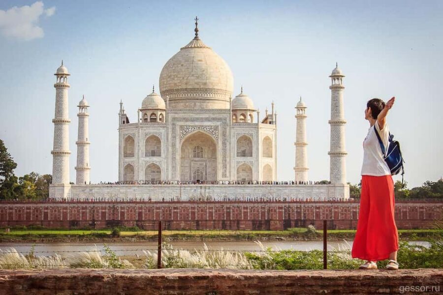 From Jaipur: Private Taj Mahal Sunrise & Agra Fort Tour - Getting inside smoothly: entry tickets, battery bus, and crowd control