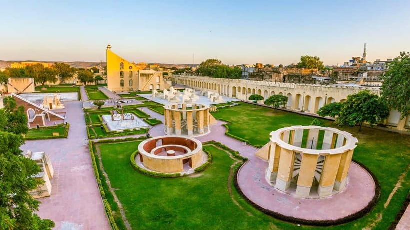 From New Delhi: Jaipur Day Trip by Train or Car - City Palace and Chandra Mahal: Where the Story Changes From Views to Rooms