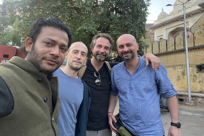 Full-Day Jaipur City Tour with Guide - Royal Gaitor Tumbas and Jal Mahal: the quiet side of Jaipur
