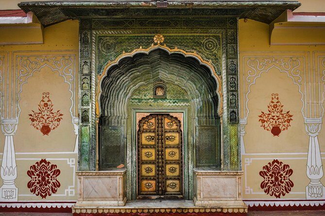 Full-day Jaipur Private Sightseeing Tour by Car with Guide - What the guide really adds (and why it shows in the reviews)