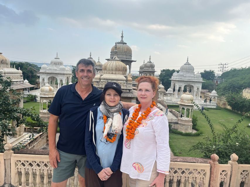 Full day Jaipur sightseeing tour by tuk tuk. - Gaitor Ki Chhatriyan: viewpoints and photo time (about 1 hour)