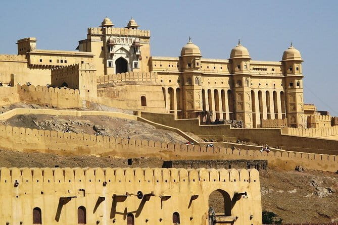 Full day Jaipur sightseeing tour by tuk tuk. - Markets, arts and crafts, and a real lunch break (1 hour shopping + 1 hour lunch/free time)