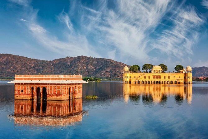 Full-Day Private Tour Heritage of Jaipur with Amber Fort - Hawa Mahal: the façade you’ll recognize instantly