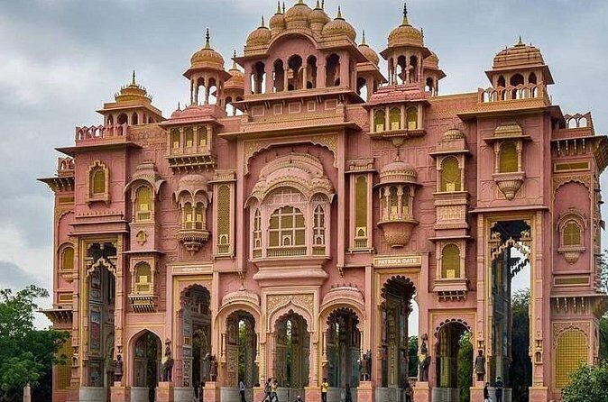 Full Day Sightseeing Jaipur Tour by Car With Guide Include Lunch - Where Hawa Mahal, City Palace, and Jantar Mantar fit in