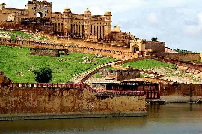 Full Day Sightseeing Jaipur Tour by Car With Guide Include Lunch - Patrika Gate and Jal Mahal: quick photo wins with real character
