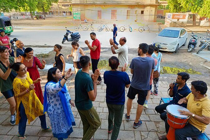 Guided Morning Bicycle Tour with Food Tasting in Jaipur - How the route works: outside views, steady pace, smart stops