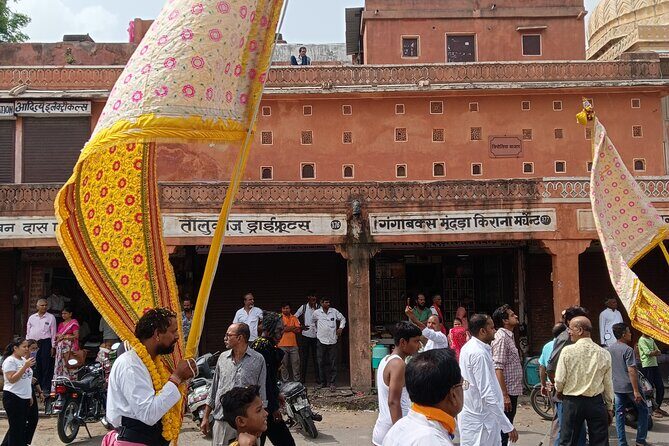 Guided Morning E-Rickshaw Ride with Food Tasting at Jaipur - Thatheron ka rasta and brass utensils: watching craft, then trying it