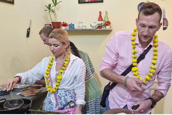 Indian Cooking Class with Local Family in Jaipur - The neighborhood vegetable market: where the lesson starts
