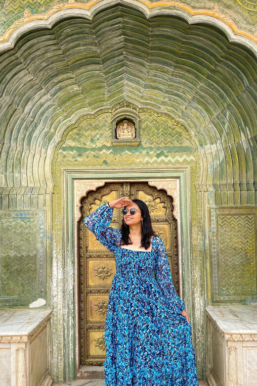 Jaipur: 2-Day City Sightseeing Tour with Cab & Guide - Day 2 starts with gates, forts, and lakeside drama