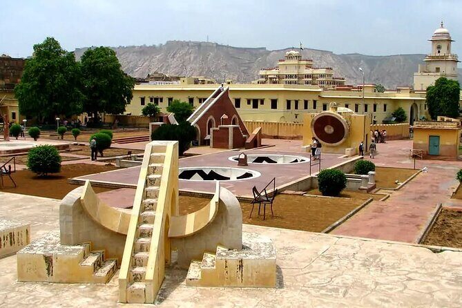 Jaipur 2 Day Private Car Tour - Day 2: Royal Cemeteries, Hawa Mahal Windows, and the Science of Time