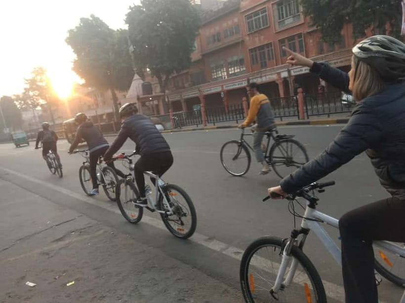 Jaipur: 3-Hour Morning Bike Tour of Jaipur Old City - Albert Hall Museum park: Jaipur’s morning pace in a calmer space