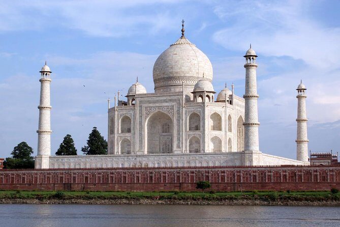Jaipur - Agra Day Trip - In the Car With Your Driver: Comfort, Safety, and English Help