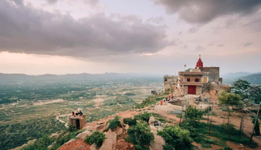 Jaipur: Ajmer & Pushkar Day Trip with Lunch & Camel ride - Ajmer Sharif Dargah: Khwaja Moinuddin Chishti and Mughal-era spirituality