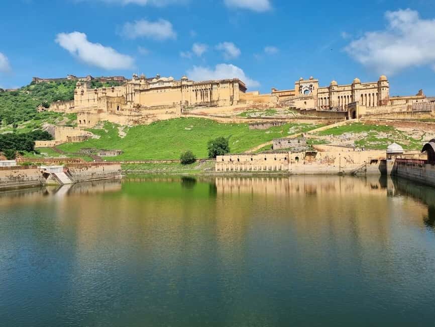 Jaipur: Amber Fort Guided Tour and Entry Ticket - Amber Fort: UNESCO views, Rajput-Mughal style, and serious defense