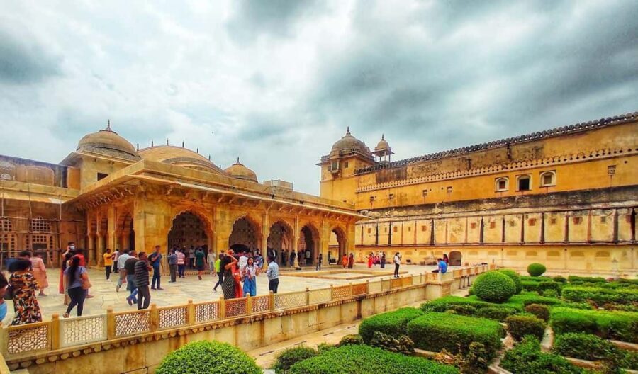 Jaipur: Amber Fort Guided Tour and Entry Ticket - Beyond the rooms: defense mechanisms and water channels