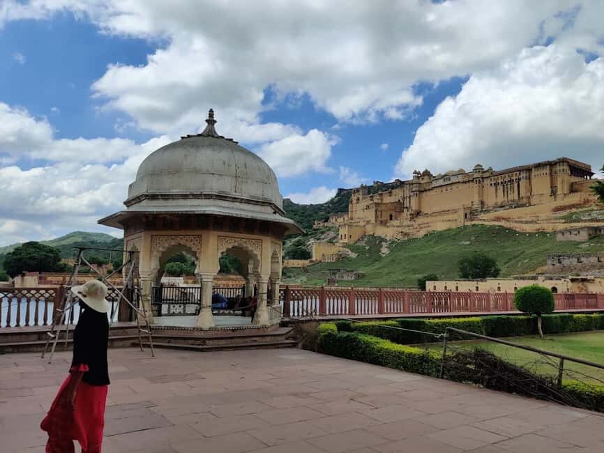 Jaipur: Amber Fort Guided Tour and Entry Ticket - Views over Maota Lake: your reward for the climb