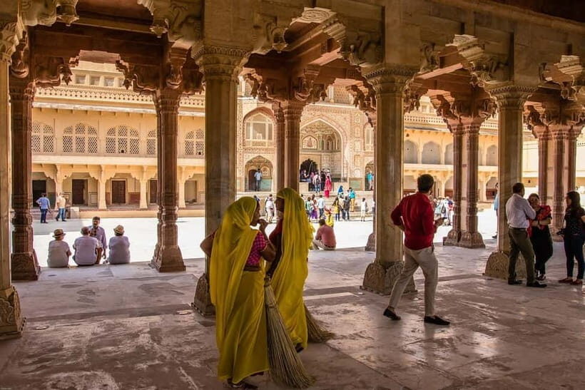 Jaipur: Amber Fort, Stepwell & Jal Mahal with Pickup - What to Wear and Bring for Comfort Around Fort Steps