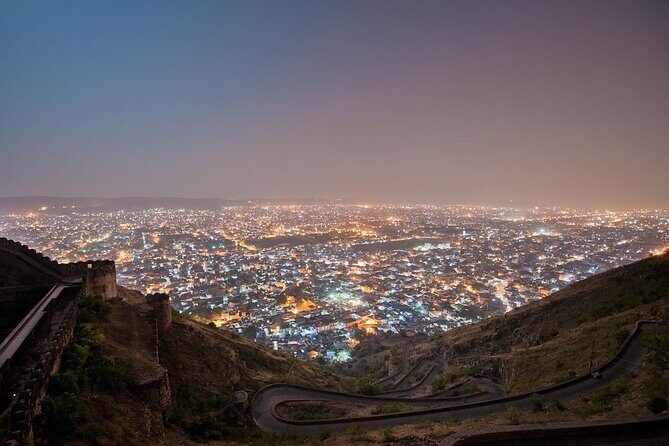 Jaipur by Night Evening Tour with Nahargarh Fort Views - Hawa Mahal at night: the honeycomb façade and the best viewing angle