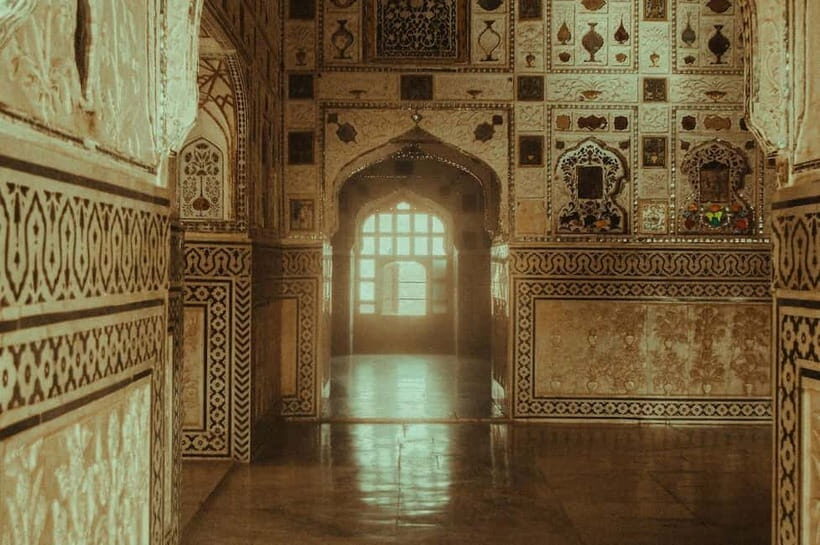 Jaipur City Tour Elephant Ride with Guide - Hawa Mahal: the Palace of Winds and how to read its windows