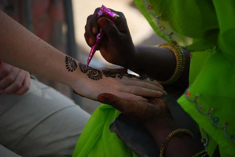 Jaipur: Cultural Tour with Artisan Craft Experiences - Rug and carpet weaving demo: patterns that make sense up close