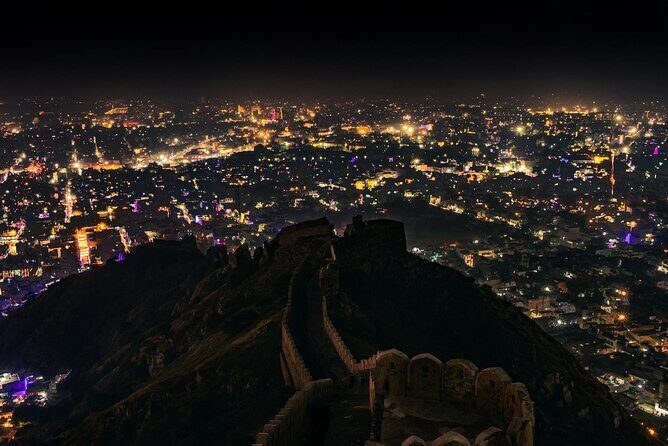 Jaipur: Evening City Tour In Open Jeep - Hawa Mahal after dark: the lit facade photo stop