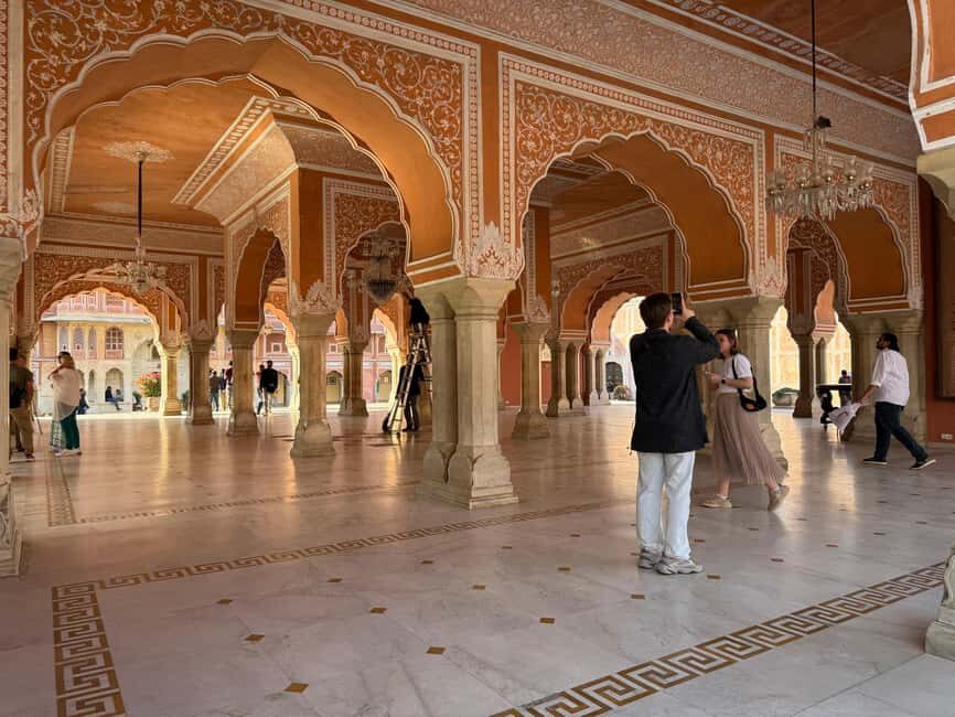 Jaipur: Full Day City Highlights Tour with Tour Guide - City Palace and Chandra Mahal: royal residence meets museums and courtyards