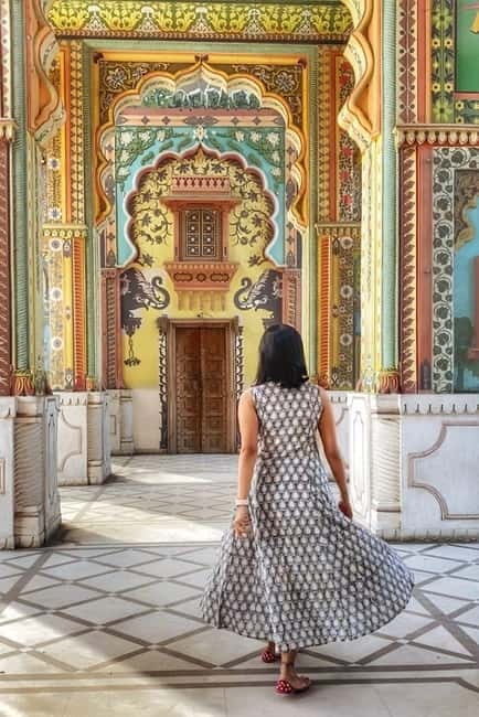 Jaipur: Full Day City sightseeing with Car, Guide & Lunch - Amber Fort and its Hindu-Muslim Blend: The Best First Stop