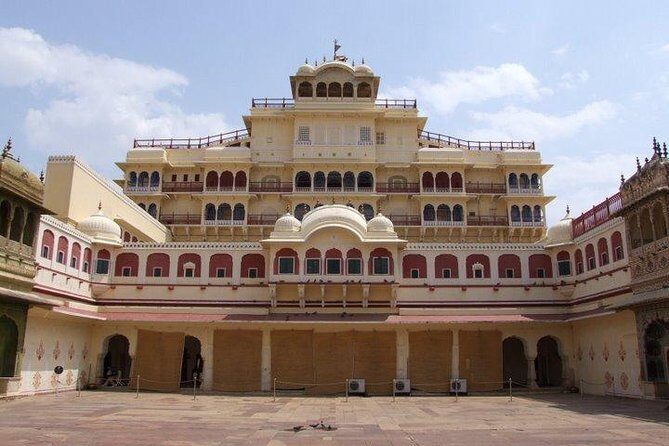 Jaipur Full Day City Tour visit Hawa Mahal, Amber Fort & City Palace - City Palace plus Jantar Mantar: royal life meets science