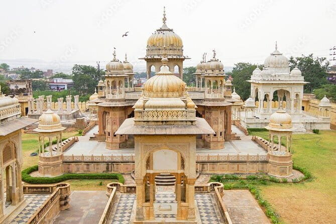Jaipur Full Day Heritage of Pink City Tour By Tuk Tuk With Chai - Hawa Mahal (Palace of Breeze): the façade you understand faster in person