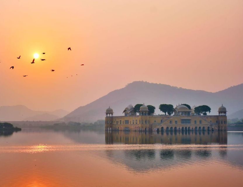Jaipur: Full Day Sightseeing Tour By Car & Local Tour Guide - Lunch plus a shopping window that can be more useful than it sounds